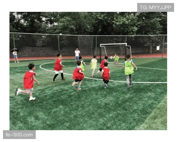 法国足球青少年培训营调整课程，增加防守位置感与低风险出球训练